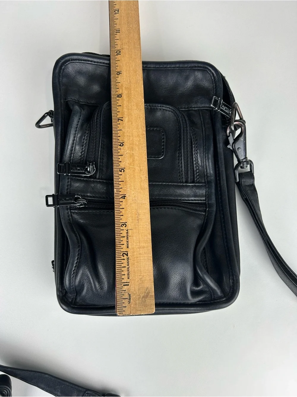 VINTAGE TUMI LEATHER CROSSBODY ORGANIZATION BAG BLACK